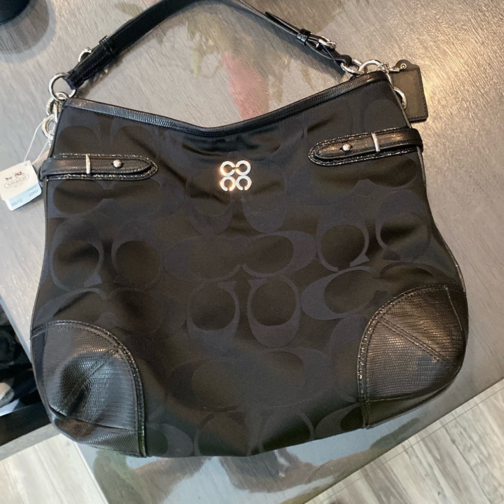 Gorgeous signature coach bag ‘ black NWTO !!!!🖤🖤🖤